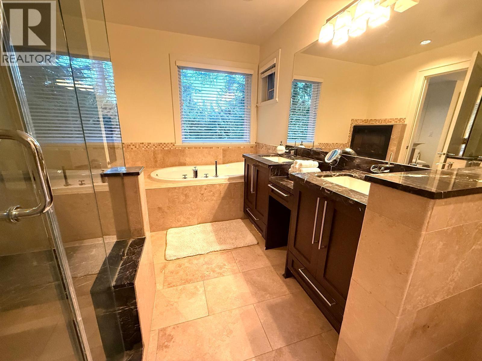 1017 CANYON BOULEVARD, North Vancouver