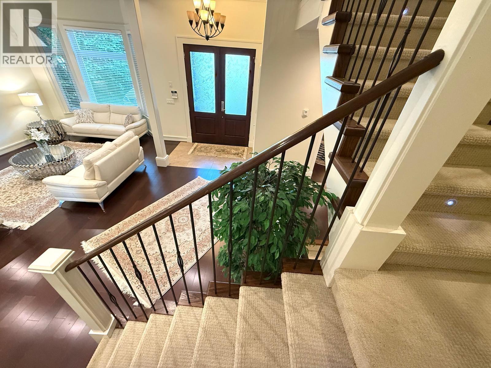 1017 CANYON BOULEVARD, North Vancouver