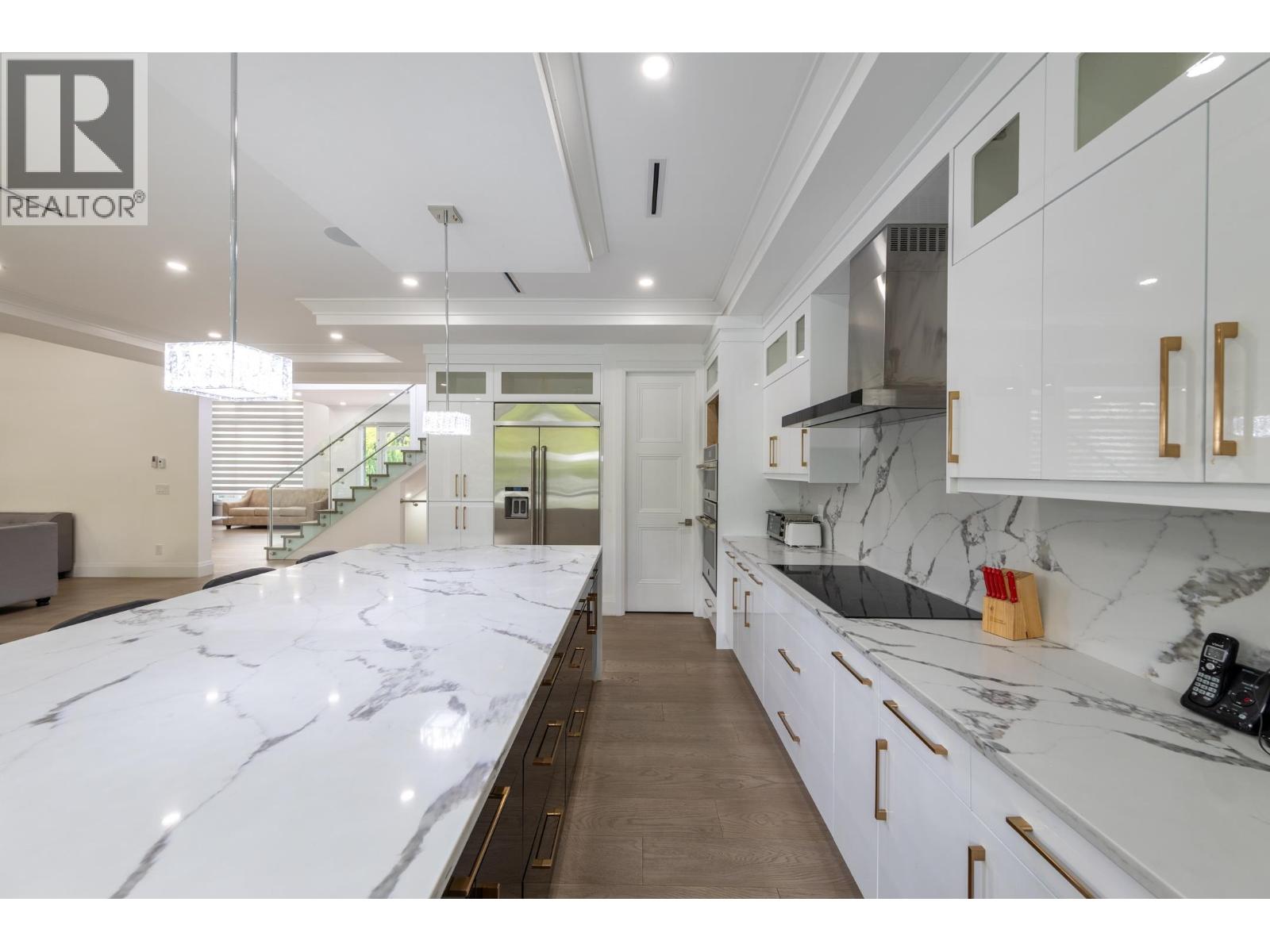 3560 HIGHLAND BOULEVARD, North Vancouver