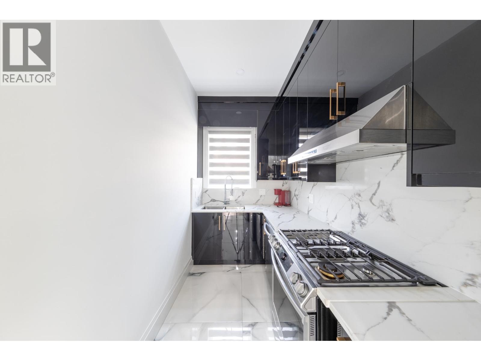 3560 HIGHLAND BOULEVARD, North Vancouver