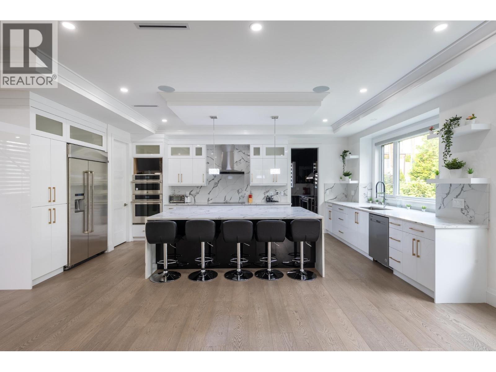 3560 HIGHLAND BOULEVARD, North Vancouver