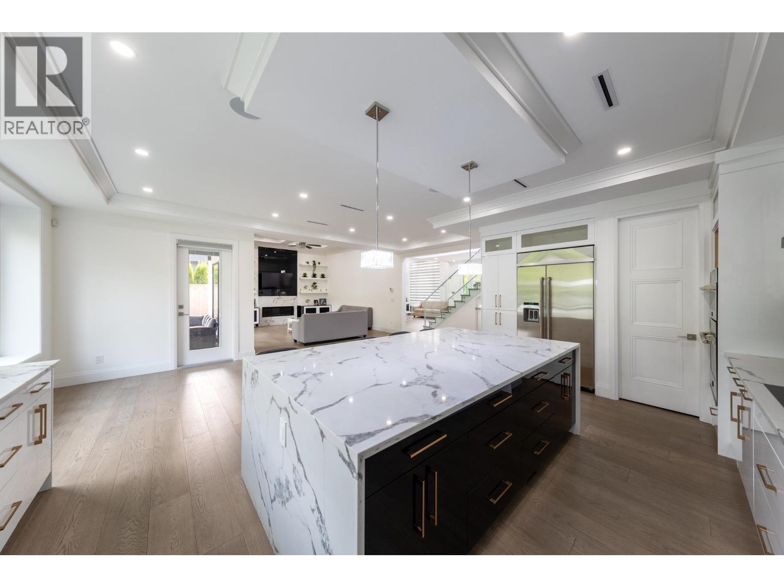 3560 HIGHLAND BOULEVARD, North Vancouver