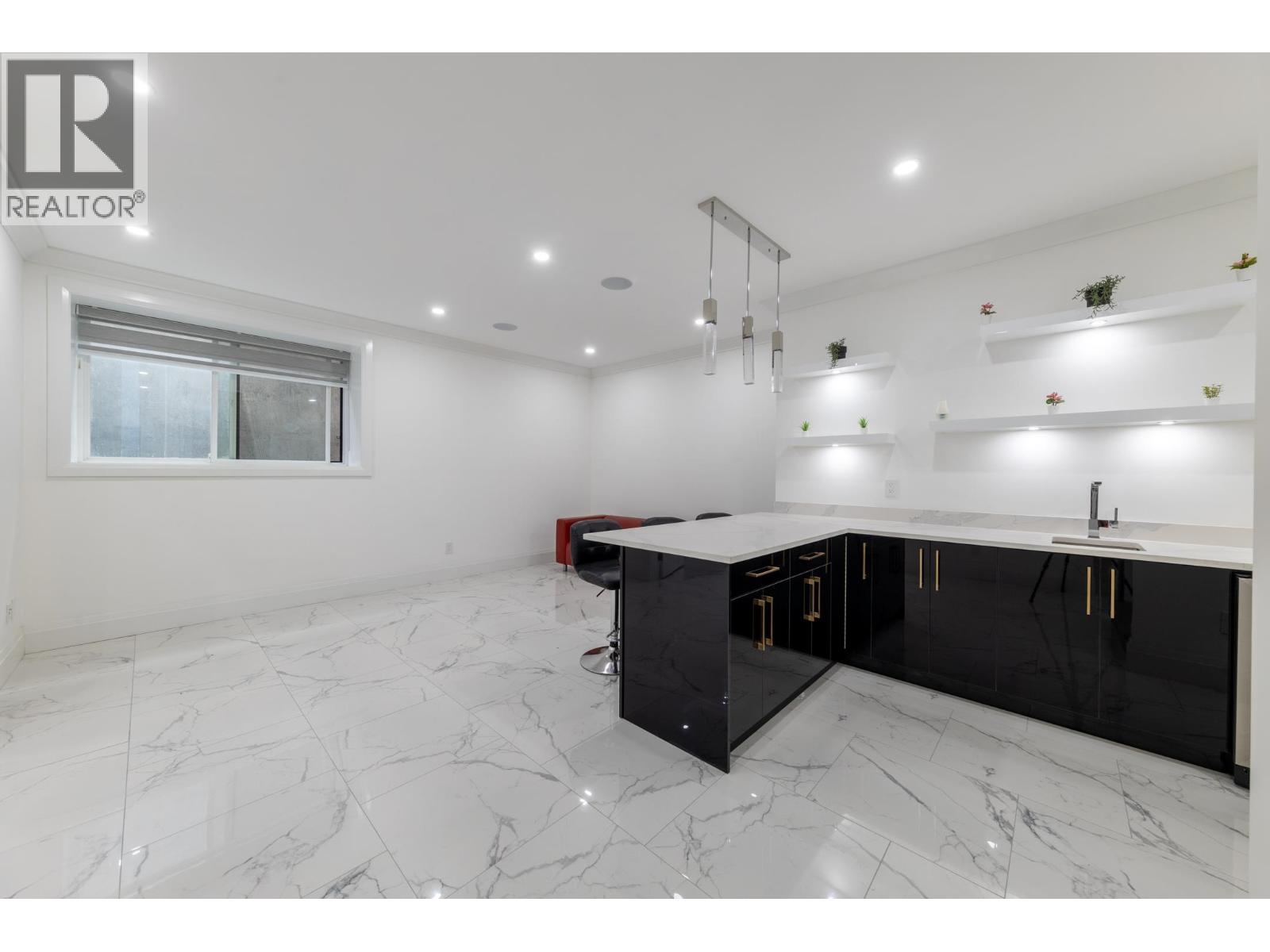 3560 HIGHLAND BOULEVARD, North Vancouver