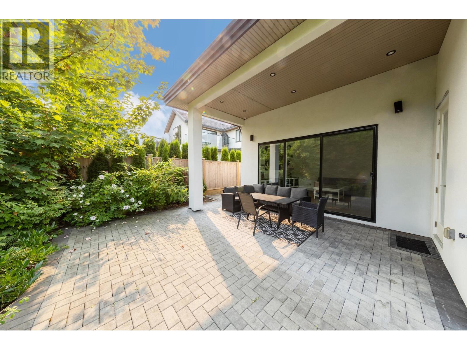 3560 HIGHLAND BOULEVARD, North Vancouver