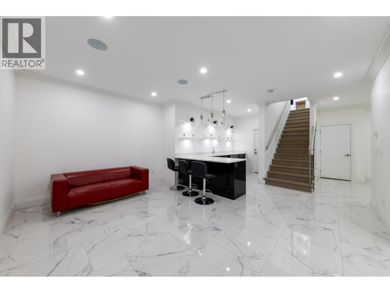 3560 HIGHLAND BOULEVARD, North Vancouver