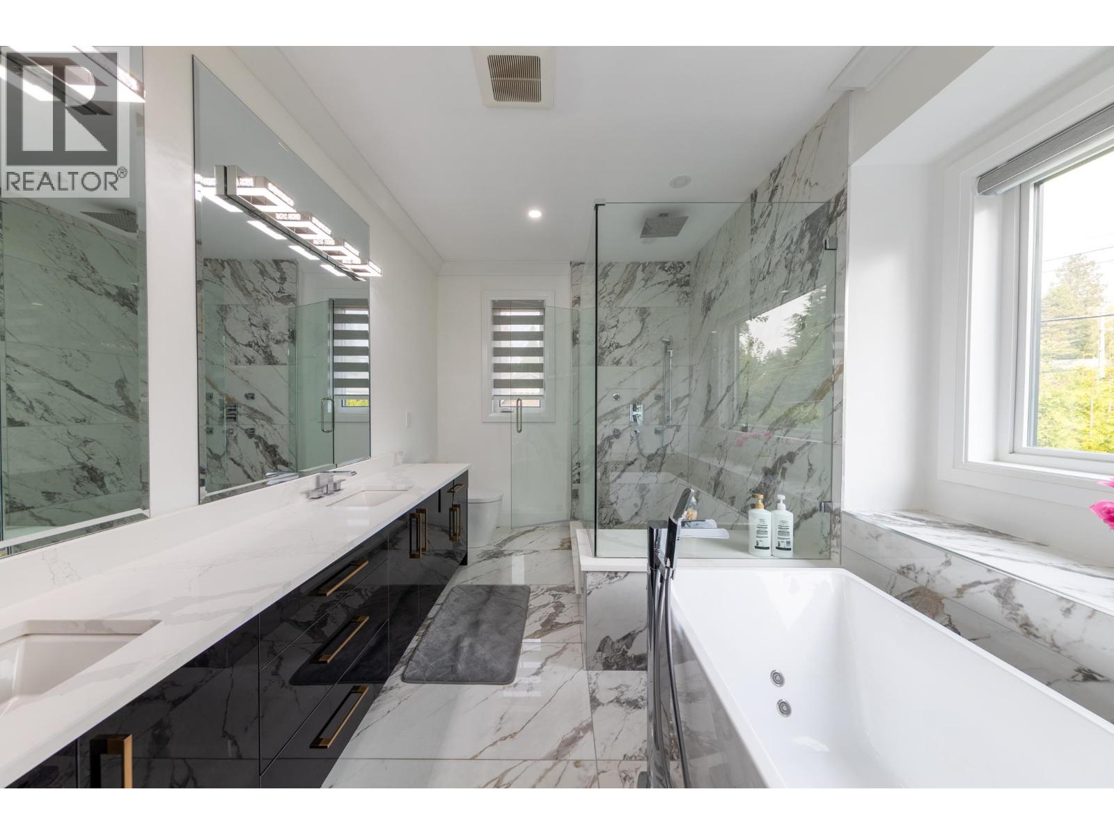 3560 HIGHLAND BOULEVARD, North Vancouver