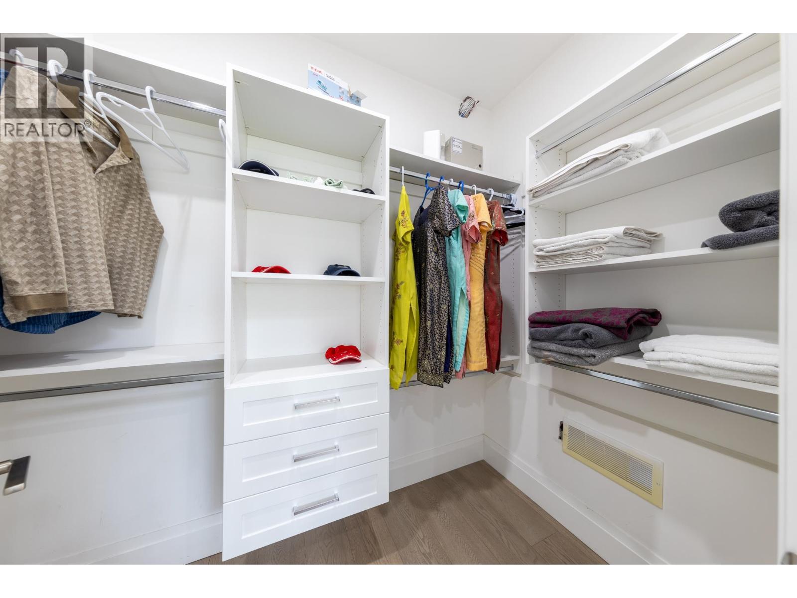 3560 HIGHLAND BOULEVARD, North Vancouver