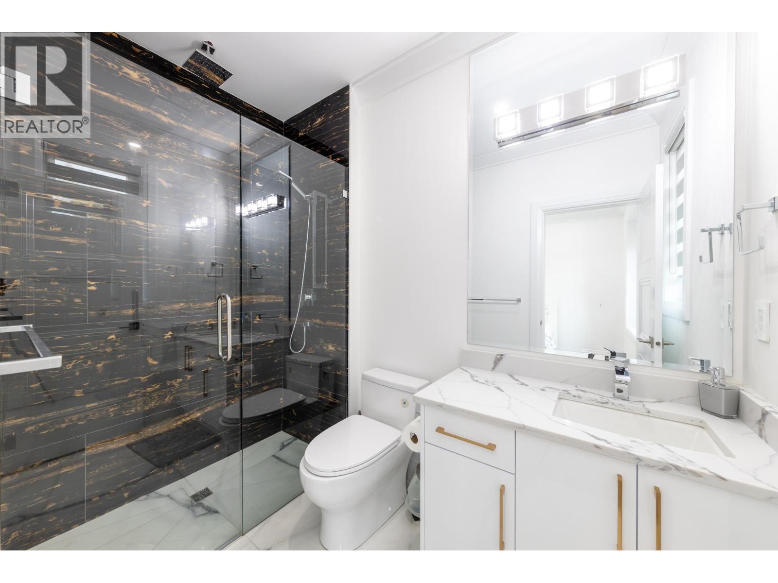 3560 HIGHLAND BOULEVARD, North Vancouver