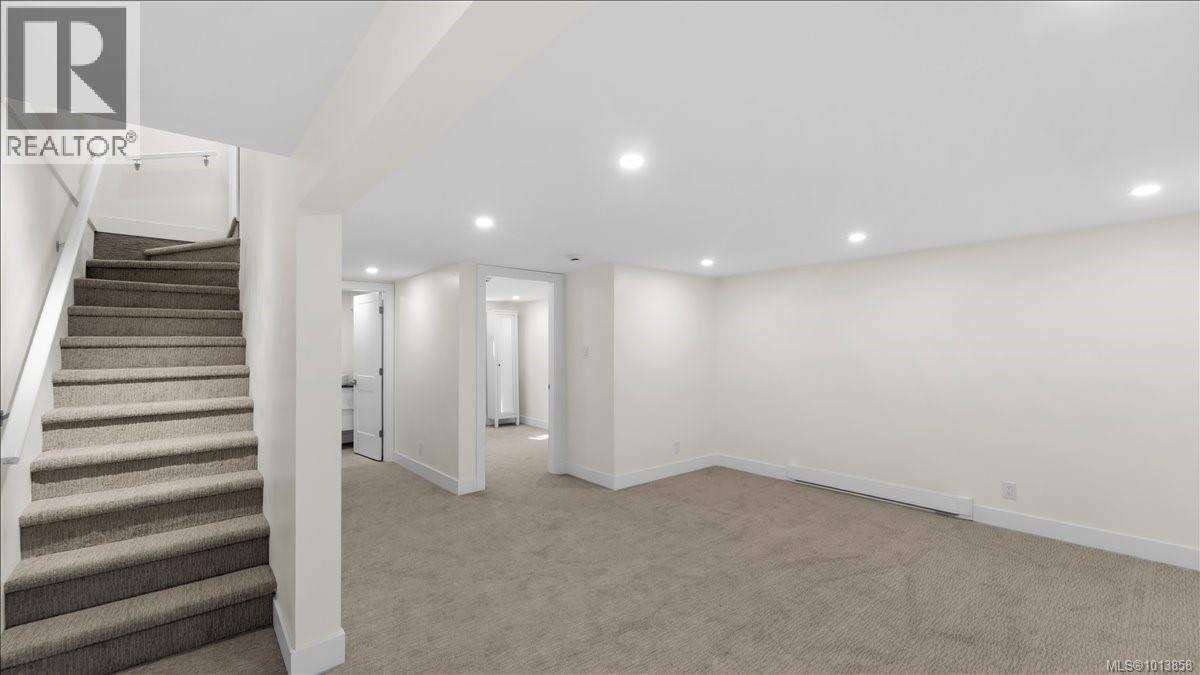 602 640 Broadway Street, Saanich