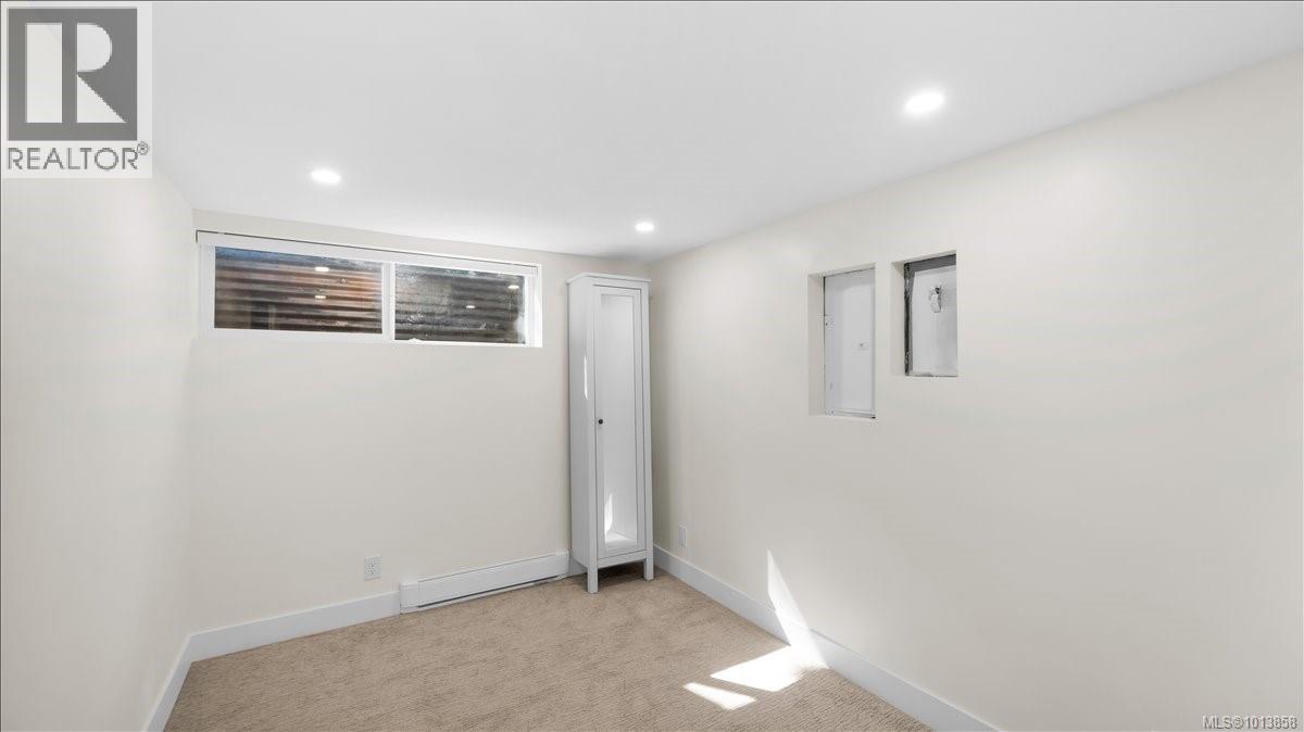 602 640 Broadway Street, Saanich