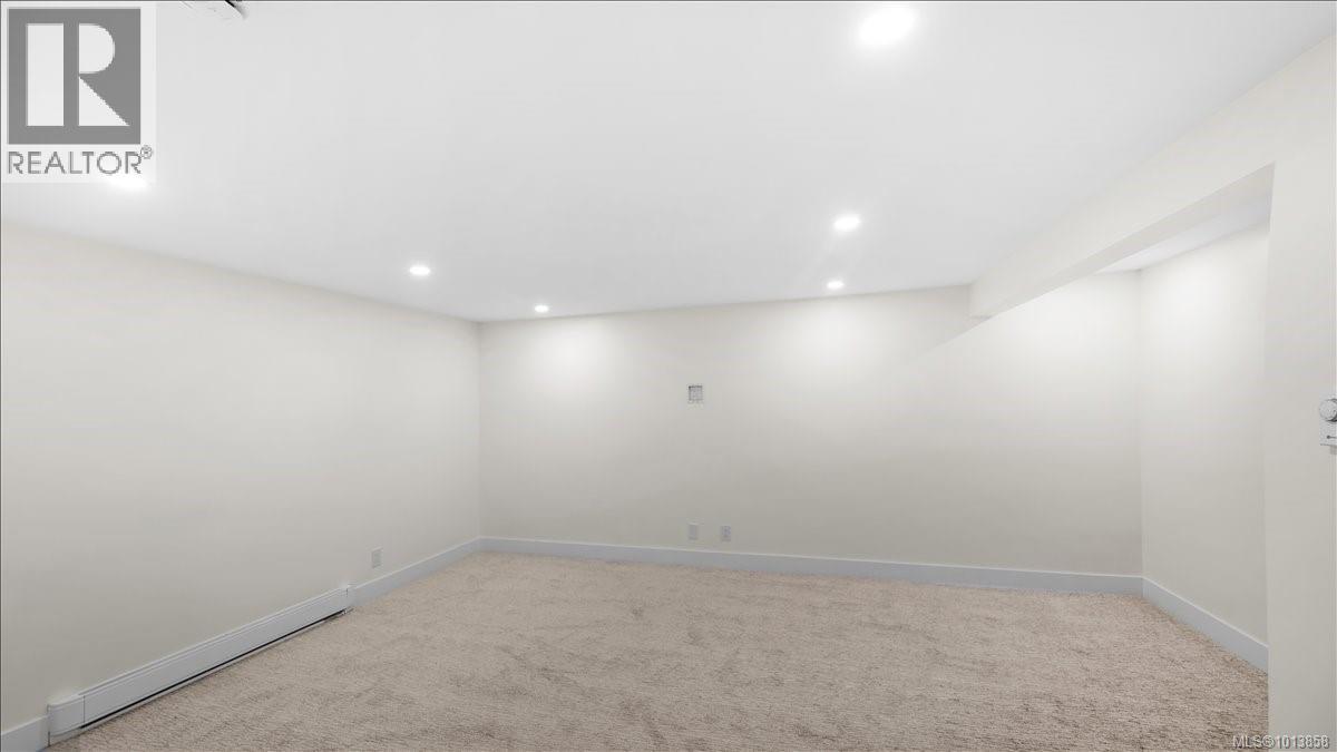 602 640 Broadway Street, Saanich