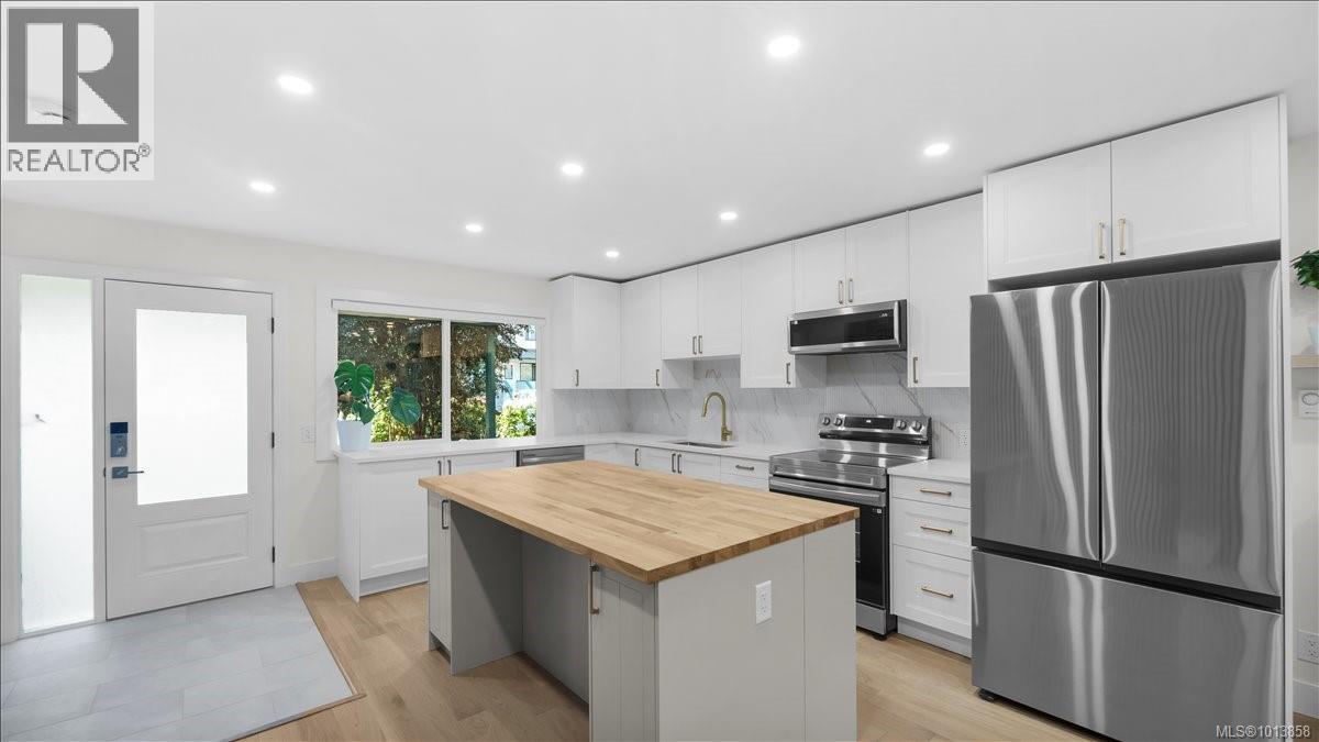 602 640 Broadway Street, Saanich