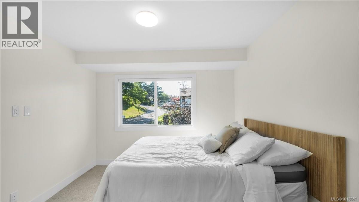 602 640 Broadway Street, Saanich