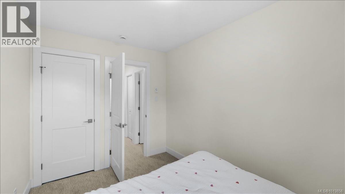 602 640 Broadway Street, Saanich