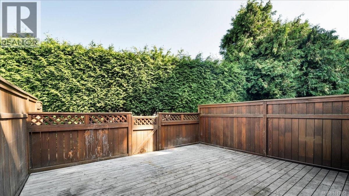 602 640 Broadway Street, Saanich