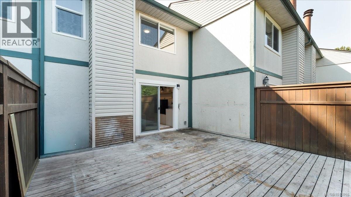 602 640 Broadway Street, Saanich