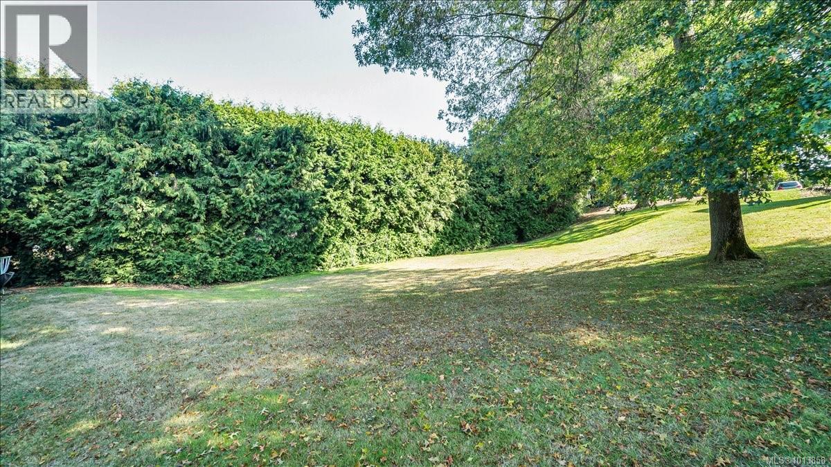 602 640 Broadway Street, Saanich