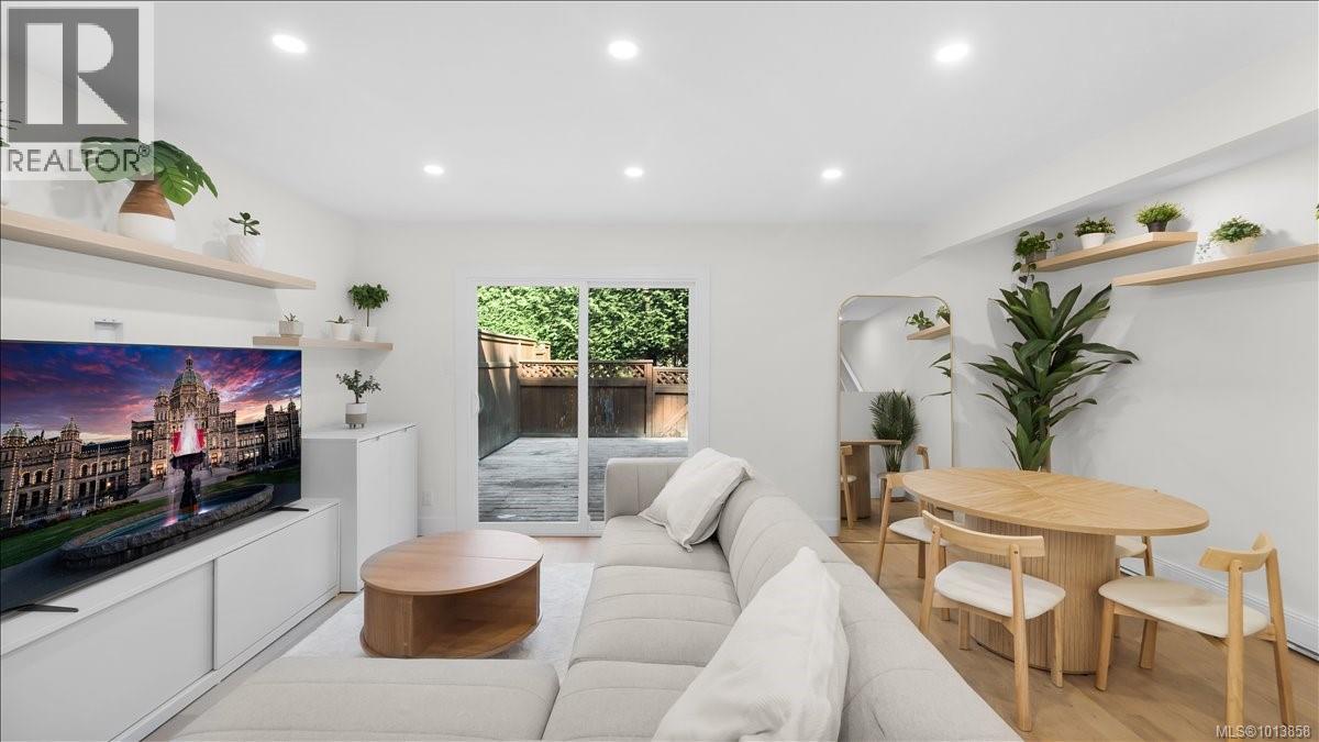602 640 Broadway Street, Saanich