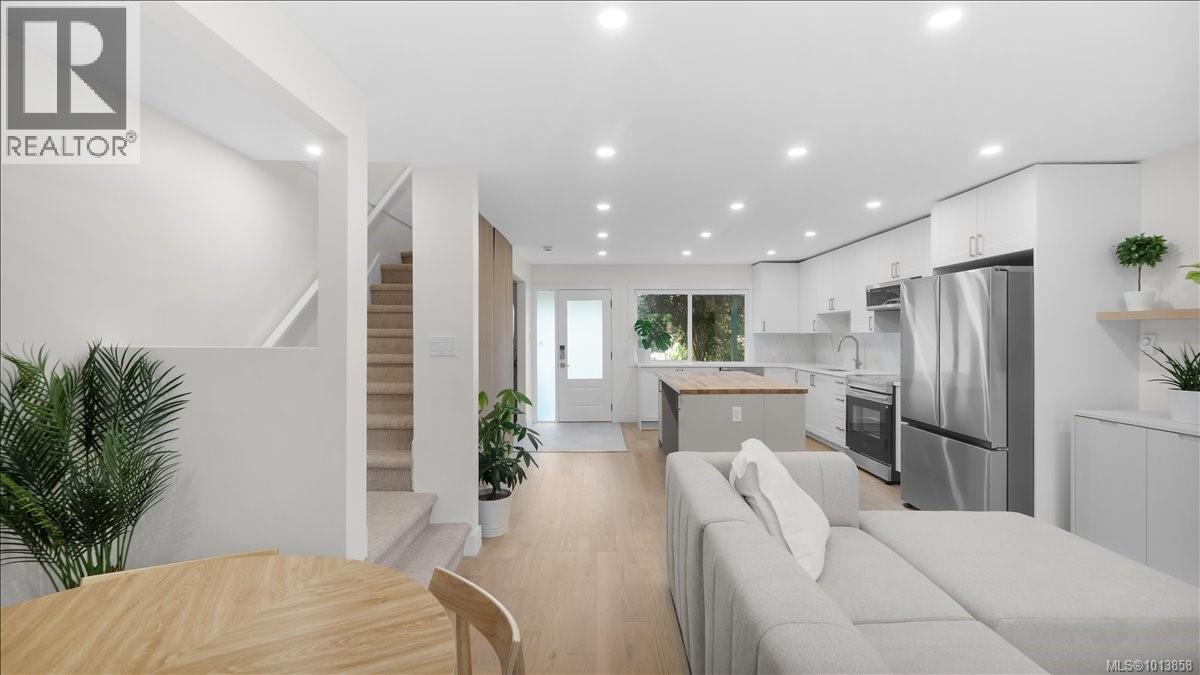 602 640 Broadway Street, Saanich