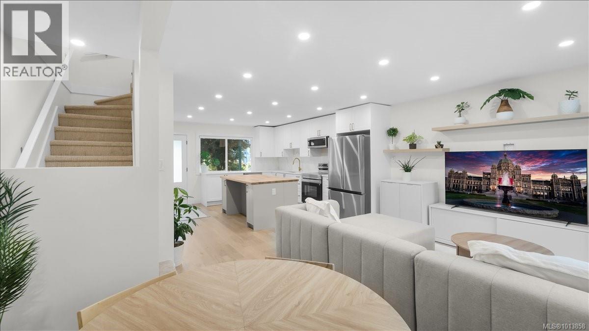 602 640 Broadway Street, Saanich