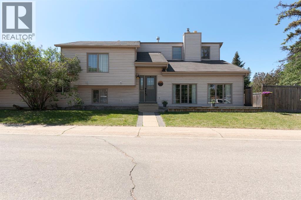 105 Whiteoak Garden, Fort McMurray