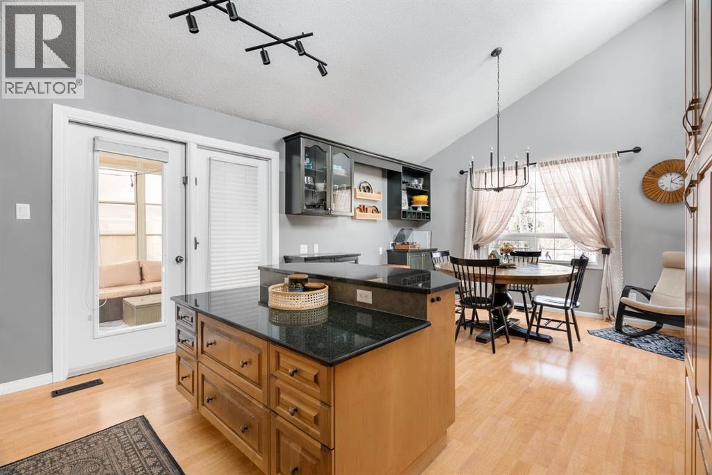 105 Whiteoak Garden, Fort McMurray