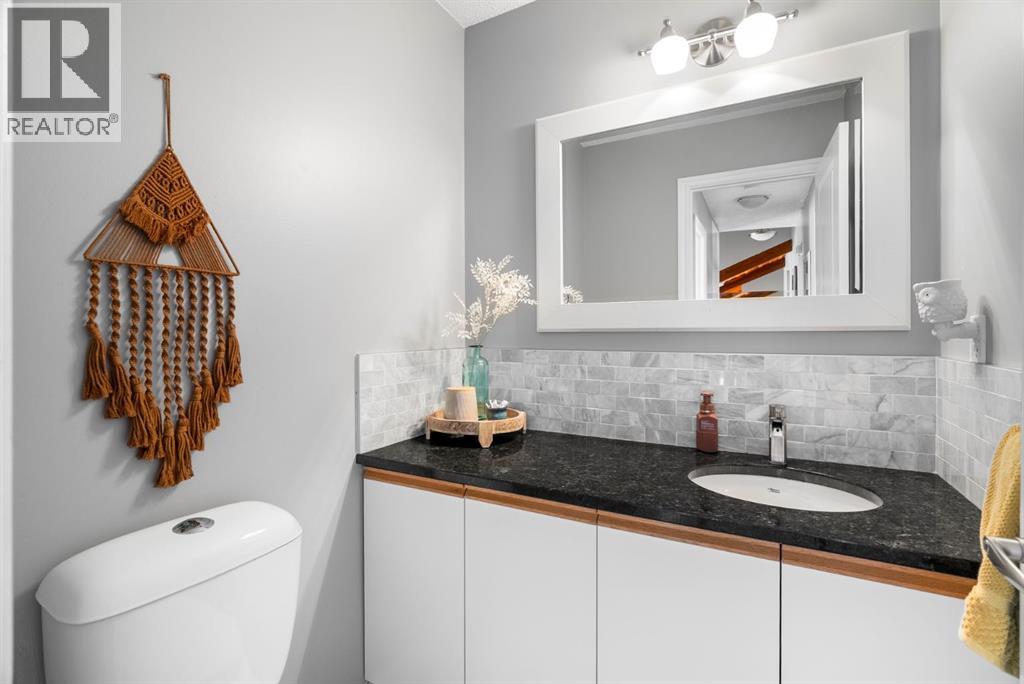 105 Whiteoak Garden, Fort McMurray