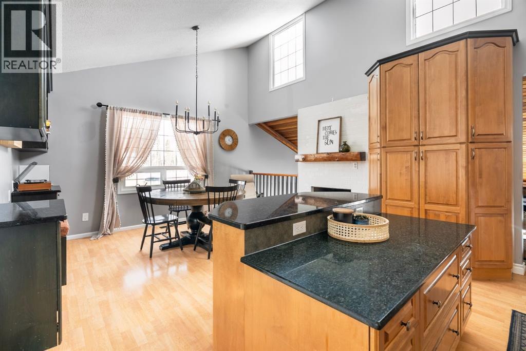 105 Whiteoak Garden, Fort McMurray