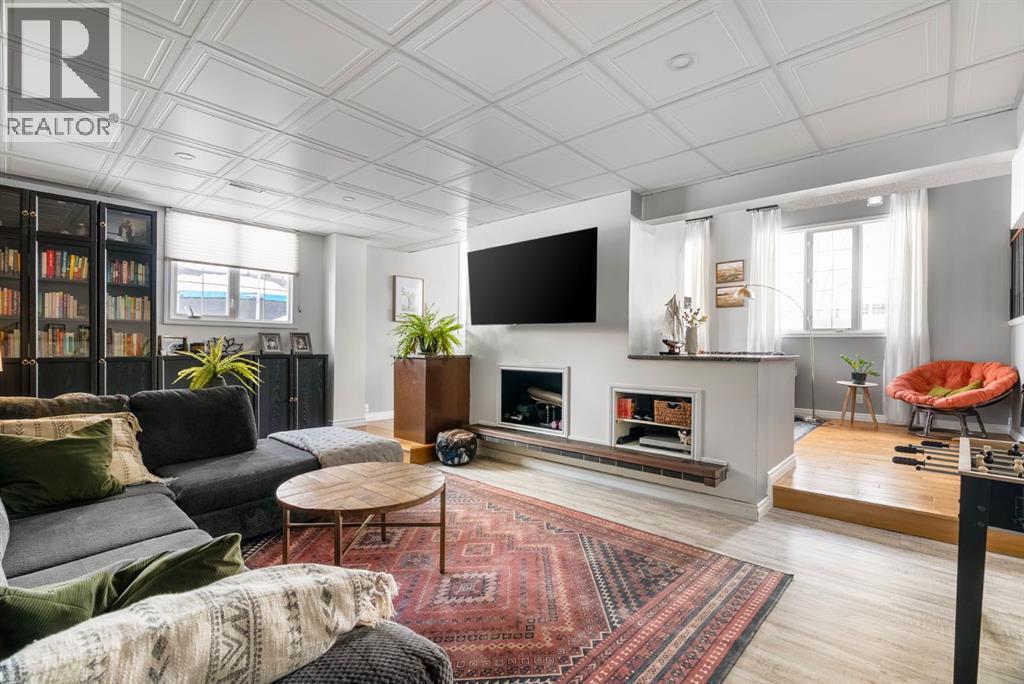 105 Whiteoak Garden, Fort McMurray