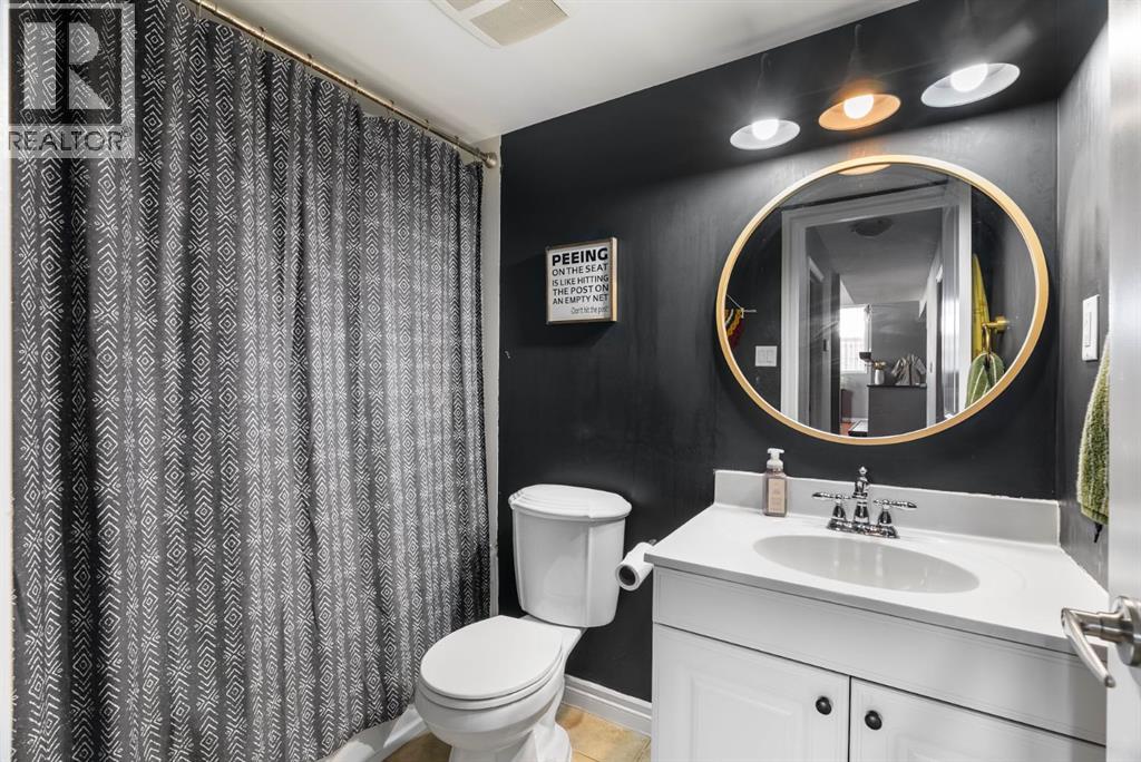 105 Whiteoak Garden, Fort McMurray