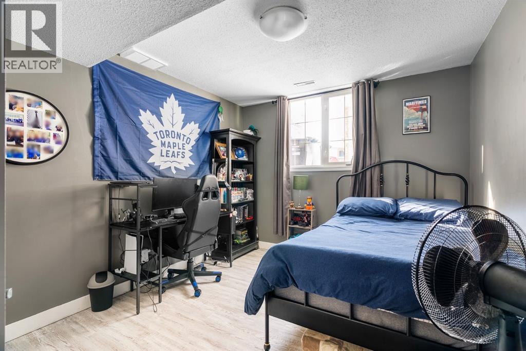 105 Whiteoak Garden, Fort McMurray