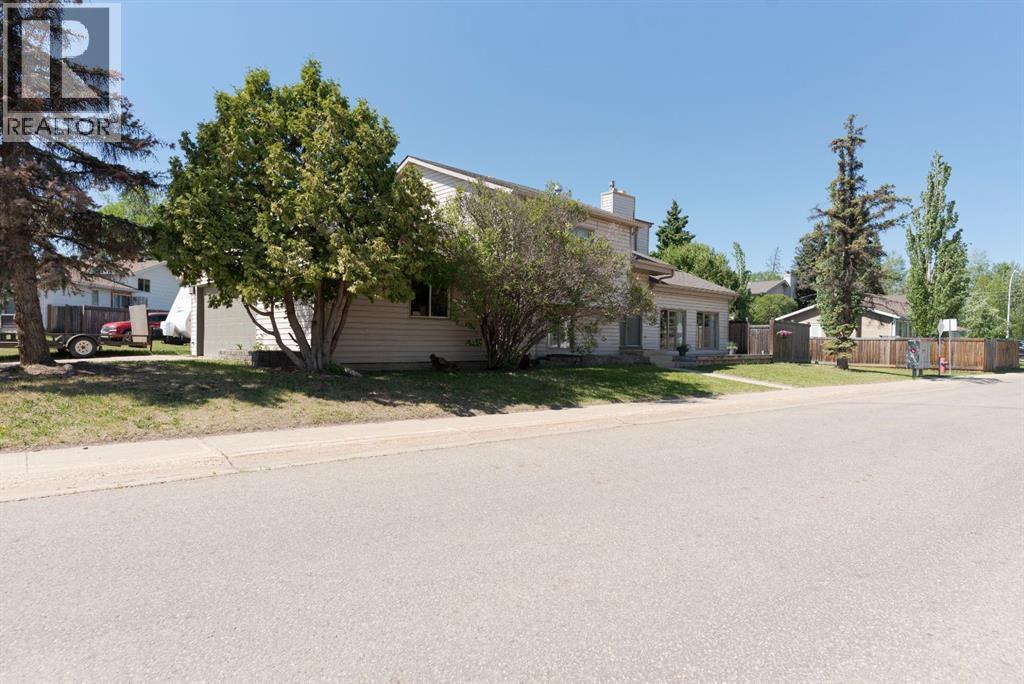 105 Whiteoak Garden, Fort McMurray
