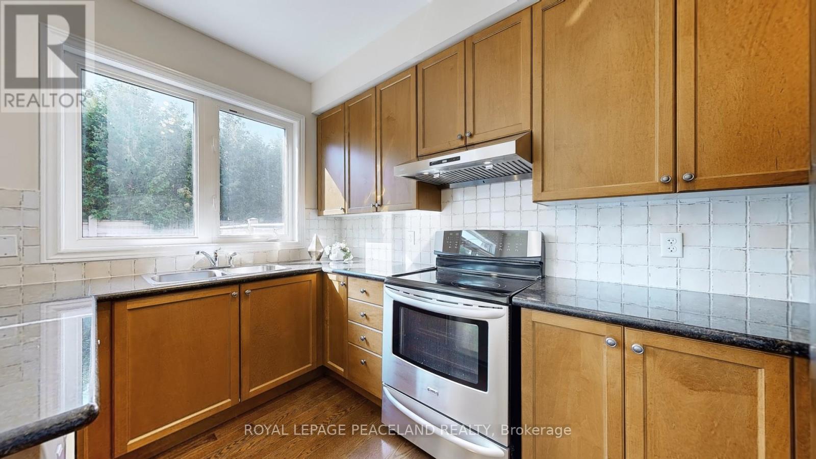Single Family House for Sale in  WESTOLIVIA TRAIL Vaughan (Patterson) 