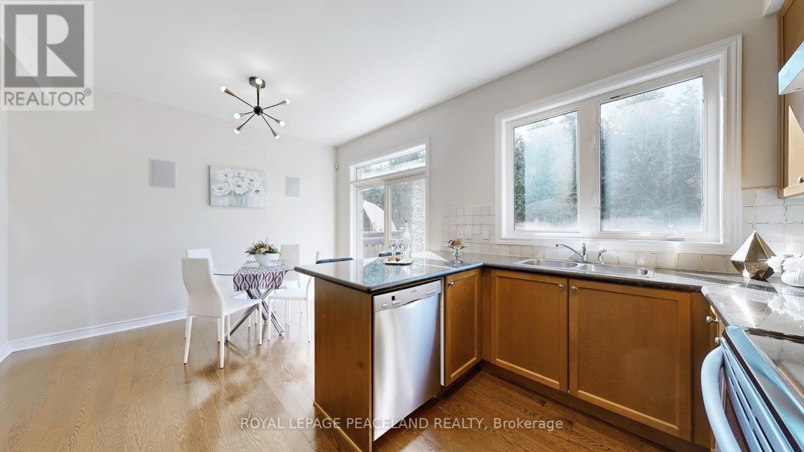 Single Family House for Sale in  WESTOLIVIA TRAIL Vaughan (Patterson) 