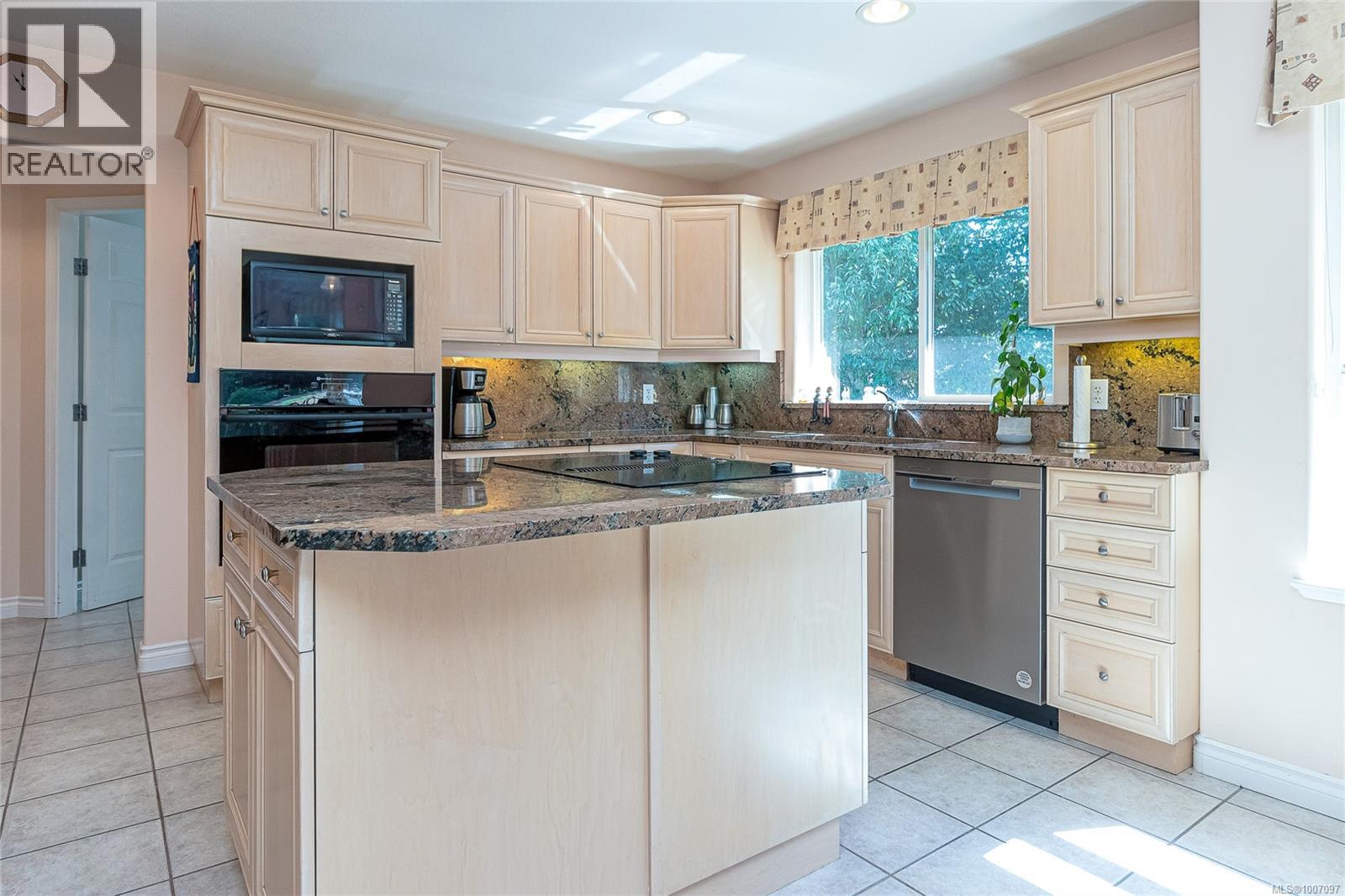630 Morningstar Dr, Parksville