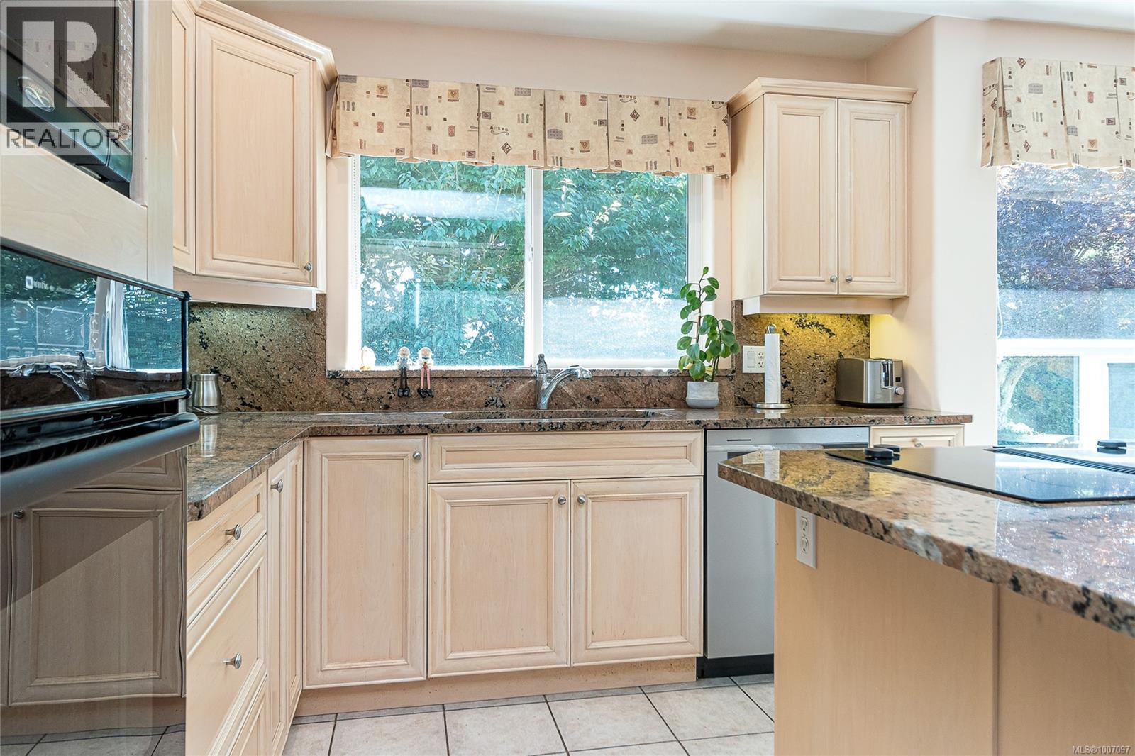 630 Morningstar Dr, Parksville