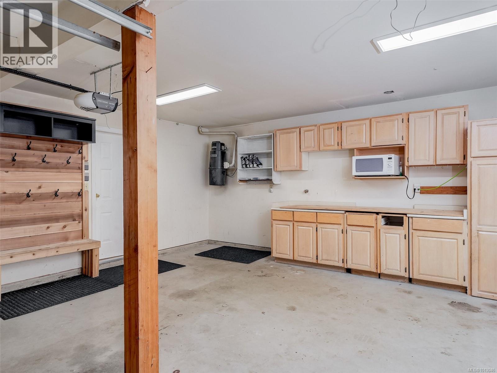  2567 Wilcox Terrace, Central Saanich
