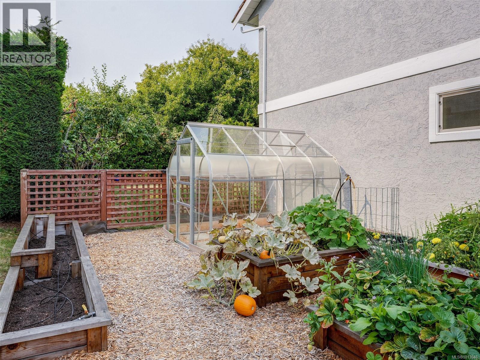  2567 Wilcox Terrace, Central Saanich