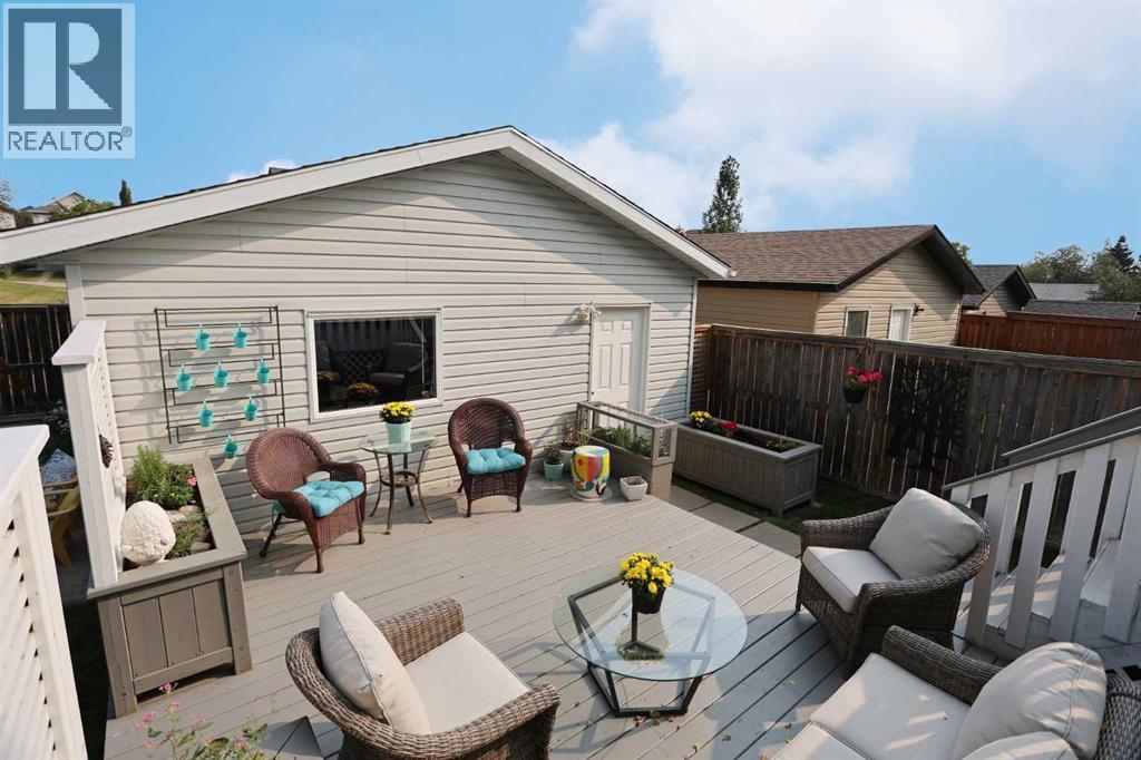 Single Family House for Sale in  Citadel Vista Green NW Citadel Calgary 