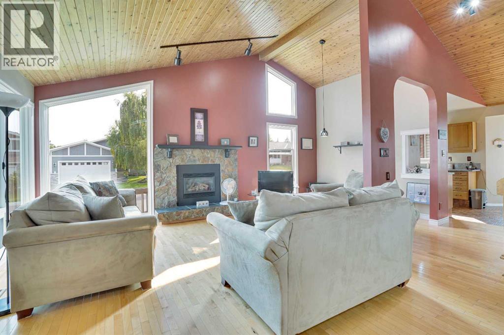 Single Family House 4 Level for Sale in  Woodbrook Mews SW Woodbine Calgary 