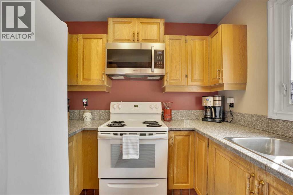 Single Family House 4 Level for Sale in  Woodbrook Mews SW Woodbine Calgary 