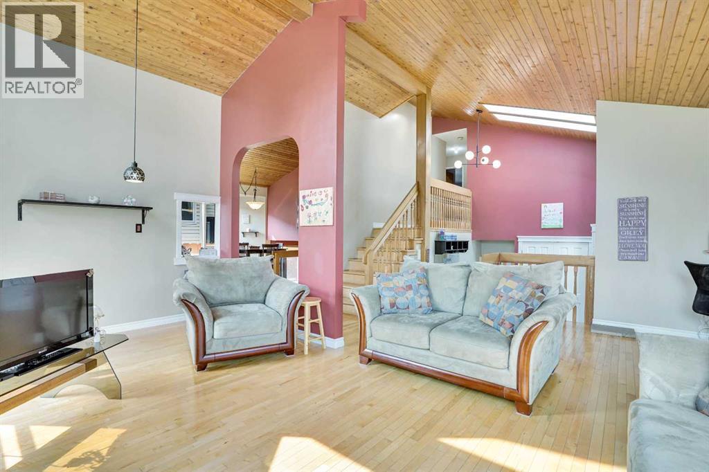 Single Family House 4 Level for Sale in  Woodbrook Mews SW Woodbine Calgary 