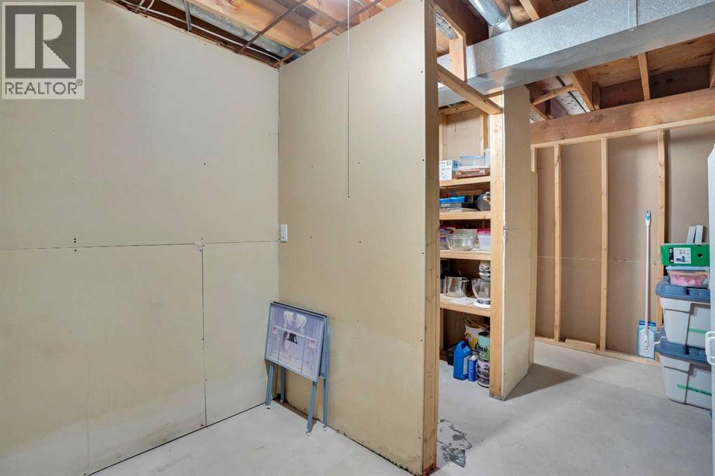 Single Family House 4 Level for Sale in  Woodbrook Mews SW Woodbine Calgary 