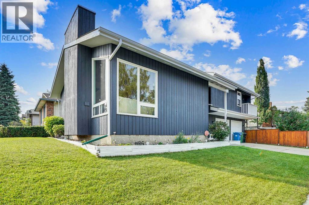 Single Family House 4 Level for Sale in  Woodbrook Mews SW Woodbine Calgary 