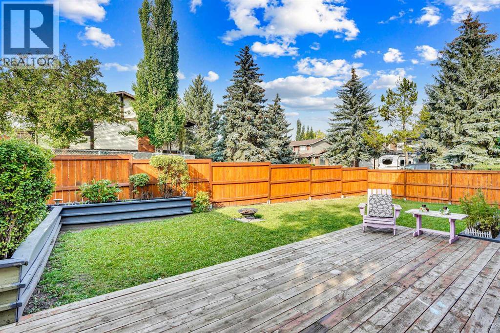 Single Family House 4 Level for Sale in  Woodbrook Mews SW Woodbine Calgary 