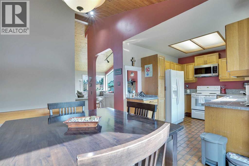 Single Family House 4 Level for Sale in  Woodbrook Mews SW Woodbine Calgary 