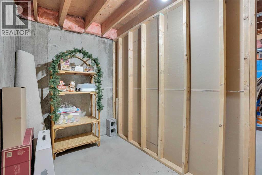 Single Family House 4 Level for Sale in  Woodbrook Mews SW Woodbine Calgary 