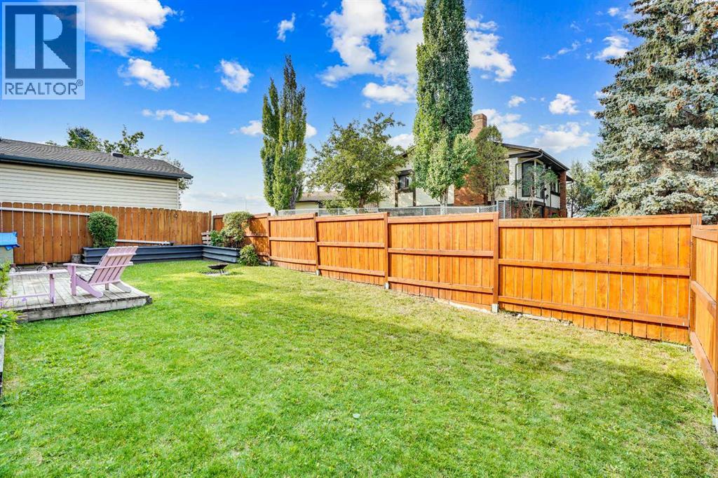 Single Family House 4 Level for Sale in  Woodbrook Mews SW Woodbine Calgary 