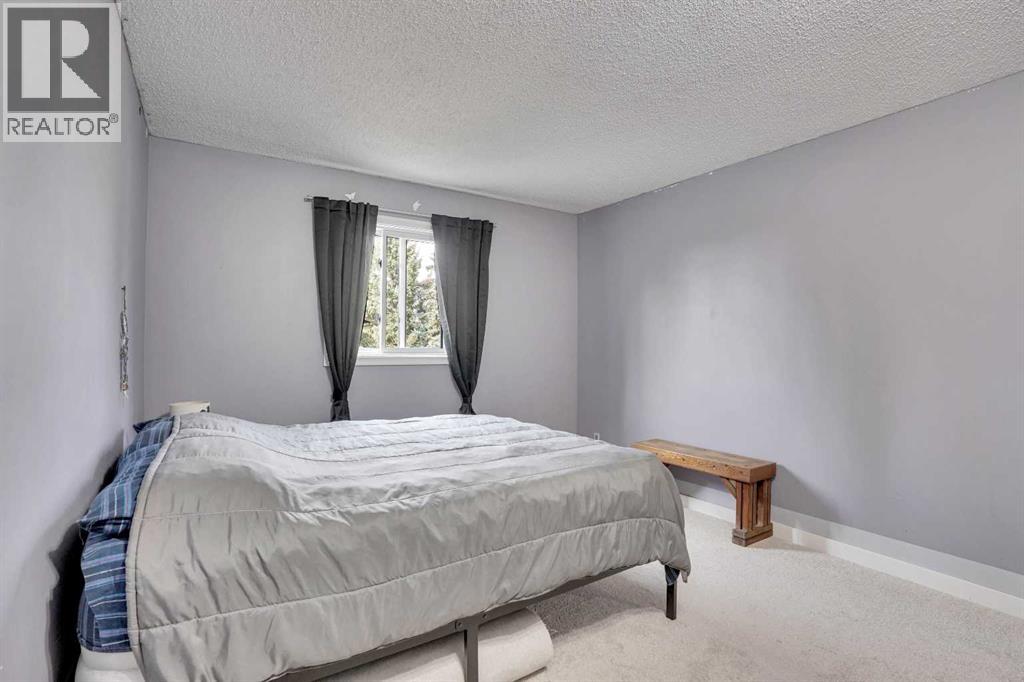 Single Family House 4 Level for Sale in  Woodbrook Mews SW Woodbine Calgary 