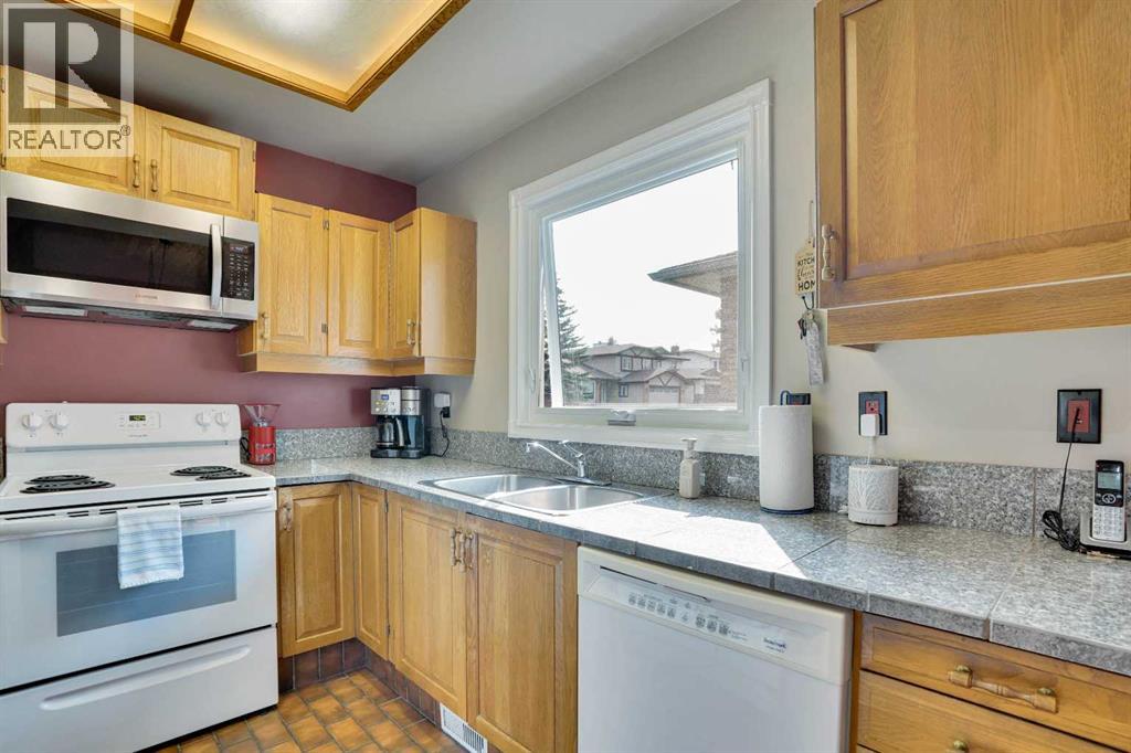 Single Family House 4 Level for Sale in  Woodbrook Mews SW Woodbine Calgary 